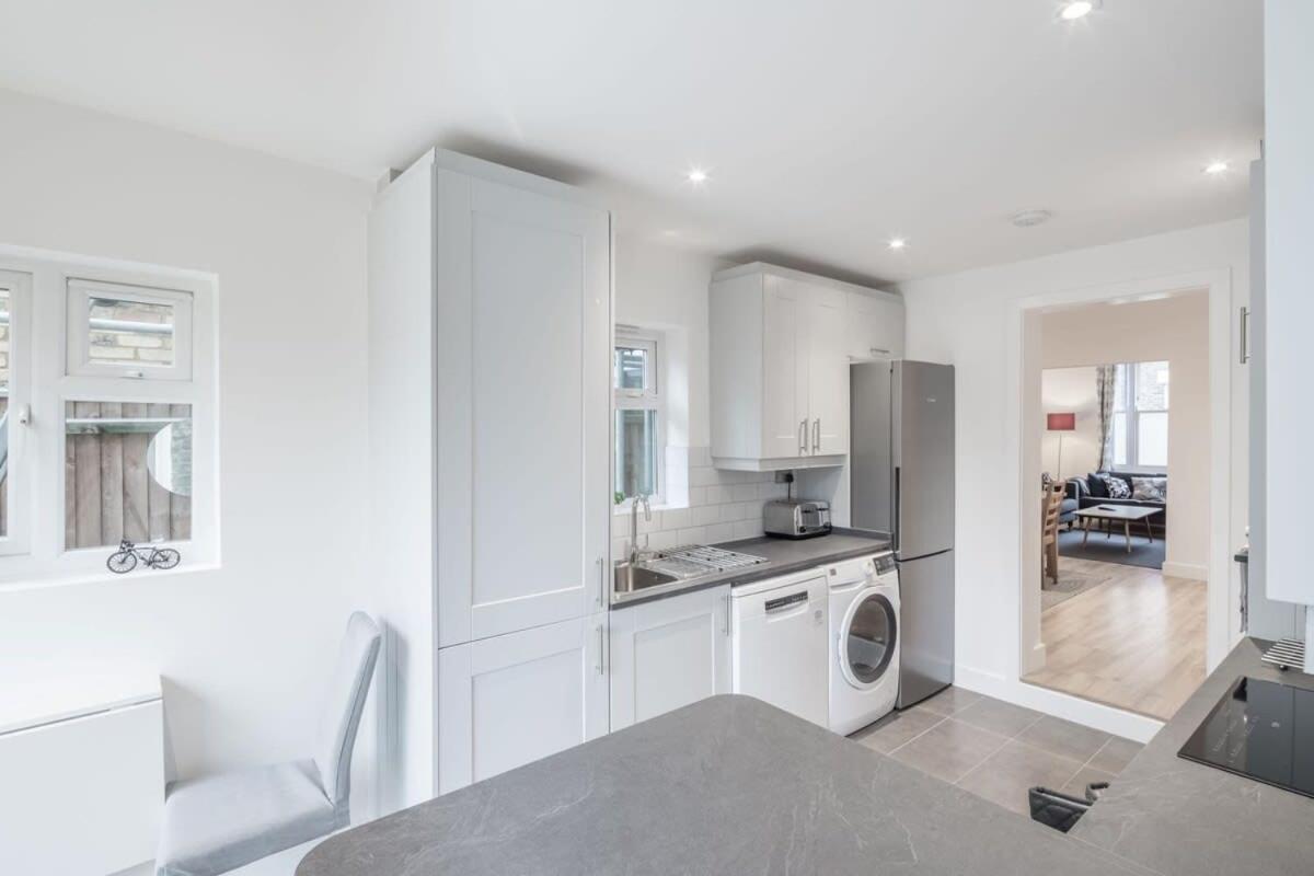 Refurbished High Spec Central Family Home CBG Exterior photo
